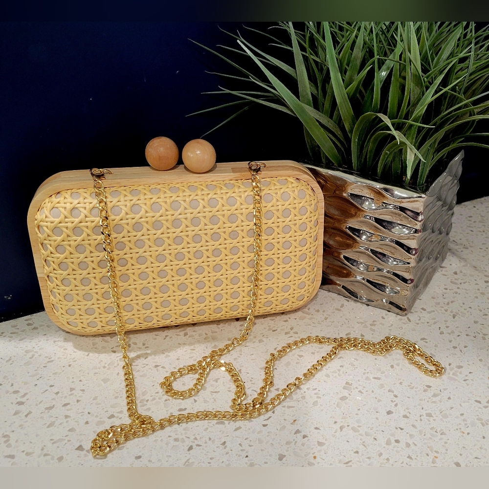 Tommy Bahama Tan Woven Clutch Purse w/Gold Chain Strap - Picture 2 of 3